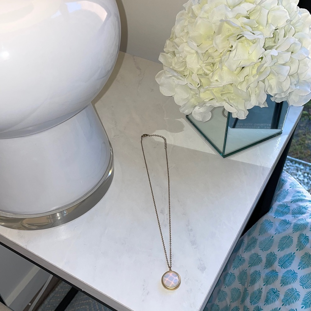 Adjustable iridescent blue pendant necklace